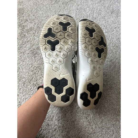 2018 Nike TR Flyknit White/Black Training Shoes 942887-101 Women 8 - Picture 6 of 7